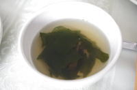 ハーブ・ド・ワカメスープ