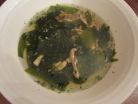 ハーブ・ド・ワカメスープ